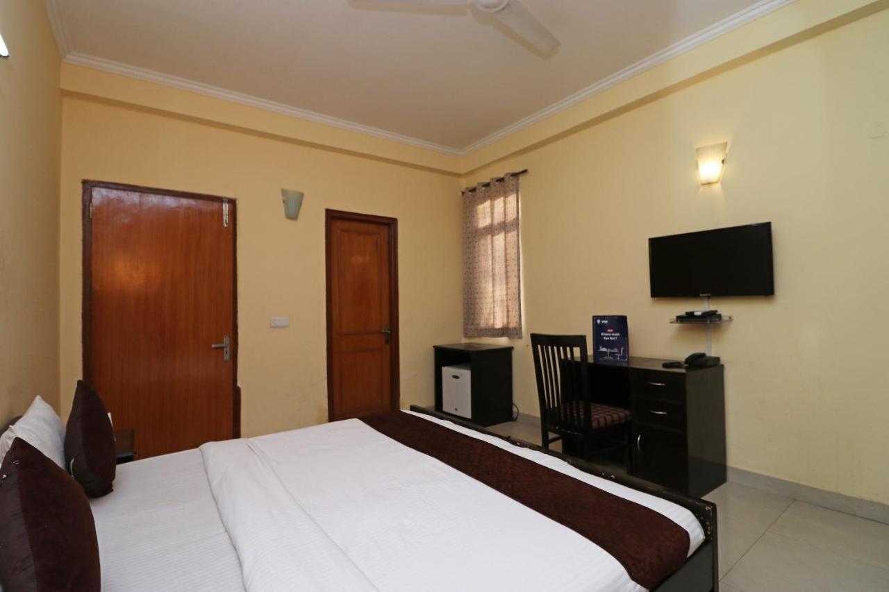 Hotel Oyo 6608 Sector 56 à Badshahpur Extérieur photo